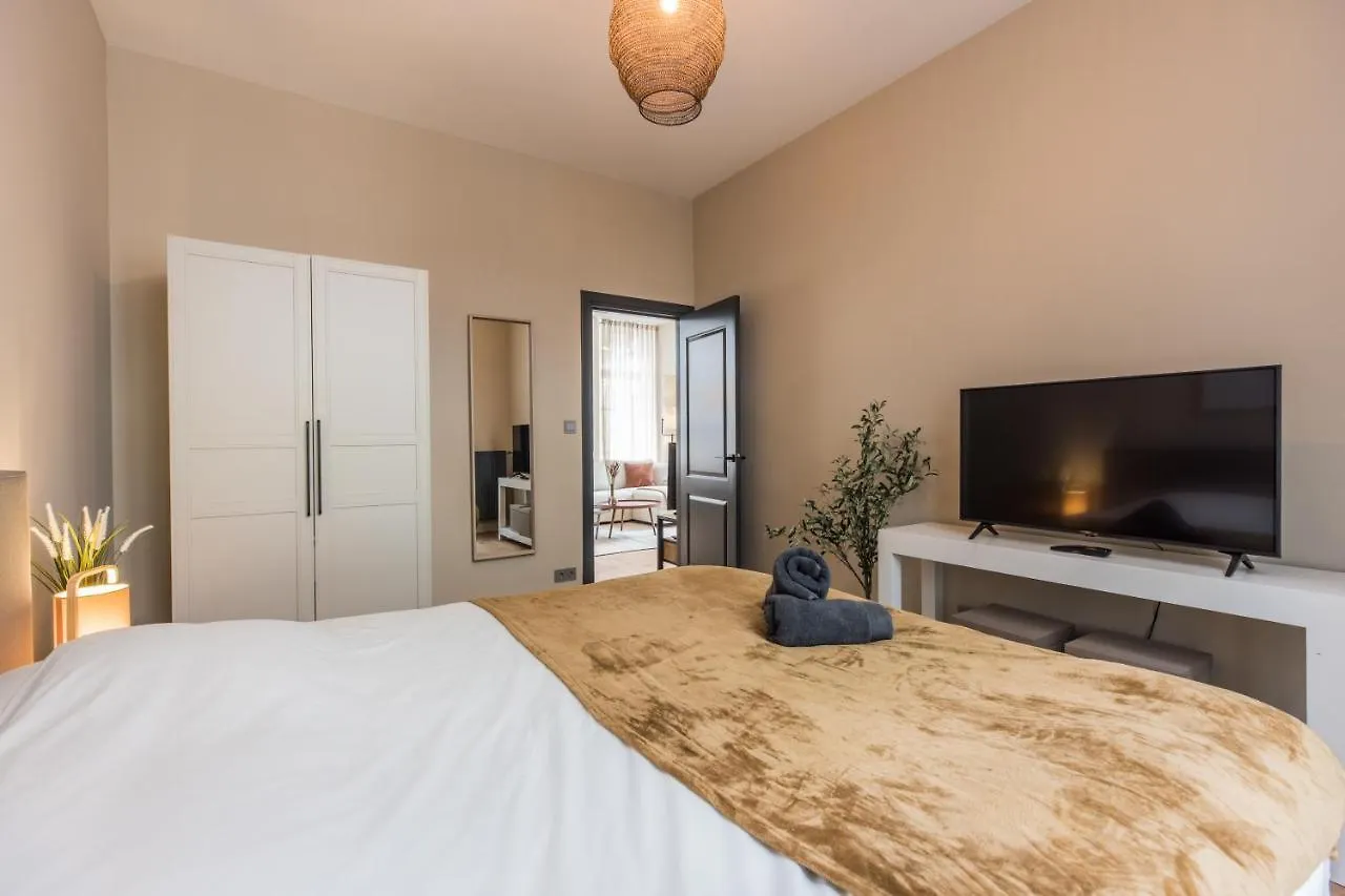 Excellent Listing 'Shiraz' Apartment The Hague